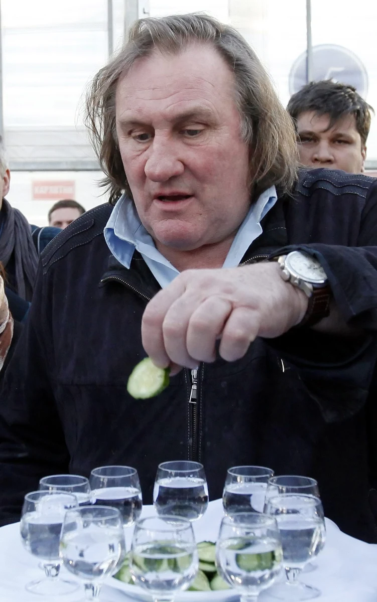 Gerard Depardieu, który już oficjalnie zameldował się w swojej nowej ojczyźnie - Rosji, zamierza otworzyć tam restaurację. Ma ona powstać w stolicy republiki Mordwy - Sarańsku, gdzie aktor jest zameldowany przy ulicy Demokratycznej.
