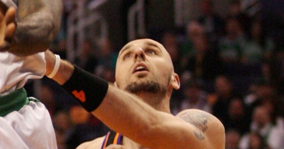 Marcin Gortat zagrał jeden z najlepszych meczów w tym sezonie, ale nie mógł cieszyć się ze zwycięstwa swojej drużyny. Phoenix Suns przegrali z San Antonio Spurs 87:97.