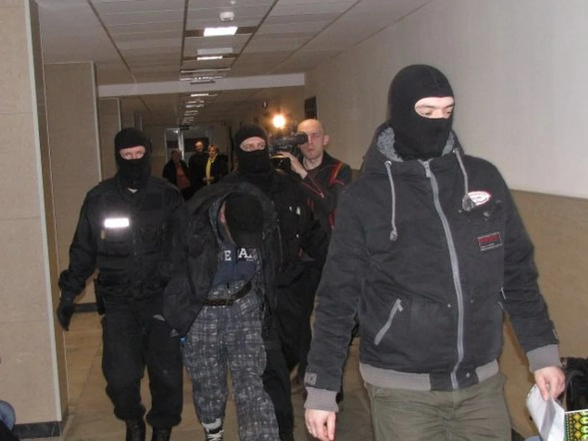 Na trzy miesiące aresztował sąd dwie kolejne osoby zamieszane w sprawę śmierci półtorarocznego Krzysia ze Szczecina. Wujek chłopca i jego partnerka są podejrzani o utrudnianie śledztwa. Grozi im kara od 3 miesięcy do 5 lat więzienia. Wcześniej zarzut śmiertelnego pobicia dziecka usłyszał konkubent matki malucha.