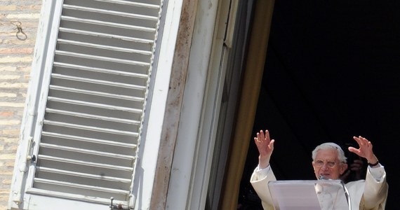 Benedykt XVI ogłosił dokument w sprawie możliwości przyspieszenia konklawe. Z papieskiego dekretu wynika, że może się ono rozpocząć przed 15 marca, pod warunkiem, że do Watykanu zdążą wcześniej przyjechać wszyscy kardynałowie-elektorzy. To do nich należy ostateczna decyzja, kiedy wybiorą nowego papieża.