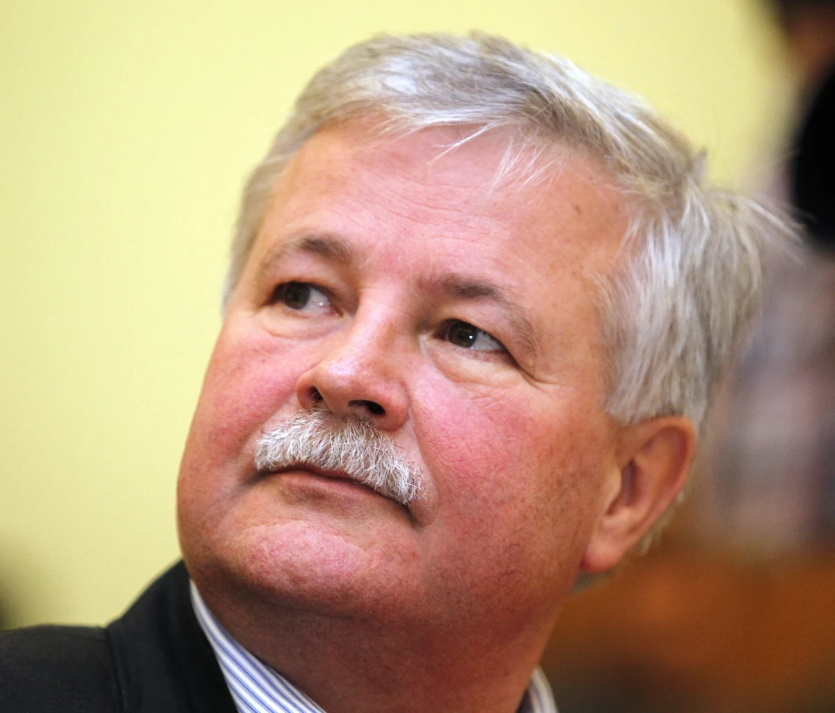 "Na tych mistrzostwach trochę brakuje nam szczęścia. Zaczęło się od sprintu, kiedy Justyna się przewróciła. Potem pechowy upadek Agnieszki Szymańczak w sprincie drużynowym, a mogło być nawet piąte, szóste miejsce. Kamil Stoch? Trzeba było skoczyć metr dalej i wylądować dobrze, a byłby medal" - mówi prezes Polskiego Związku Narciarskiego Apoloniusz Tajner w rozmowie z Kubą Wasiakiem. Jednocześnie przypomina, że Polska wciąż ma szanse na medal.