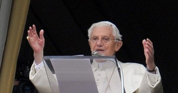 Papież emeryt - to tytuł, który otrzyma Benedykt XVI po ustąpieniu ze stanowiska. Będzie się też można do niego zwracać "Wasza Świątobliwość" - wyjaśnił rzecznik Watykanu ksiądz Federico Lombardi. Dodał, że papież emeryt będzie nosił prostą, białą sutannę. 
