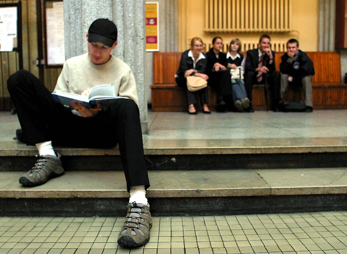 Samorząd studencki Uniwersytetu Wrocławskiego przygotował pakiet rozwiązań, które mają zwiększyć zaufanie na linii student–wykładowca. To pokłosie sprawy Piotra Ż., profesora podejrzanego między innymi o domaganie się korzyści osobistych od studentek za zaliczenie przedmiotu. 