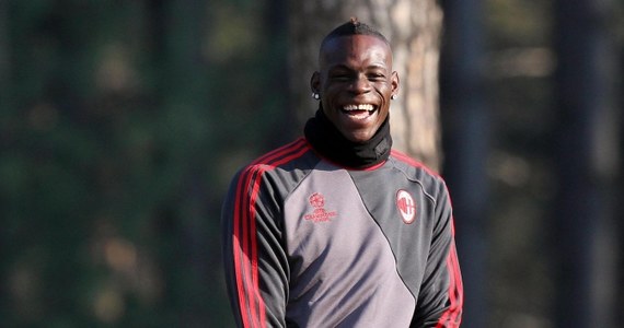 Piłkarz reprezentacji Włoch i AC Milan Mario Balotelli znany jest nie tylko ze swoich umiejętności, które prezentuje na boisku, ale także z ekstrawaganckich pomysłów. Jego ostatnim kaprysem jest stworzenie... własnego pomnika. Rzeźbę ma wykonać jego rodak Livio Scarpella.