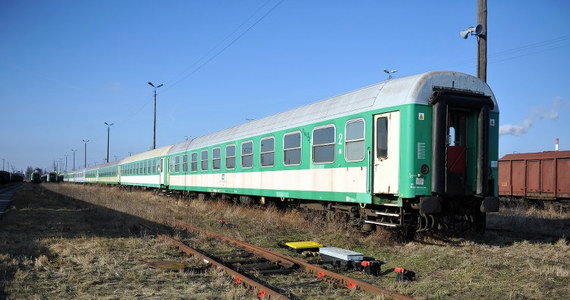 PKP Intercity sprzedaje na wagę stare wagony. Cena wywoławcza to 450 zł za tonę. Do kupienia jest 158 wysłużonych wagonów.