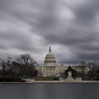 Czarne chmury nad Kapitolem [PAP/EPA/JIM LO SCALZO]