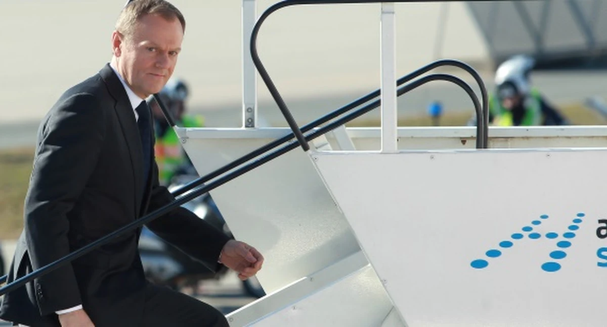 ABW i policja szukają osoby, która od dwóch tygodni grozi premierowi śmiercią. Jak ustalili reporterzy śledczy RMF FM, chodzi o co najmniej trzy anonimy, w których znalazły się groźby skierowane pod adresem szefa rządu.