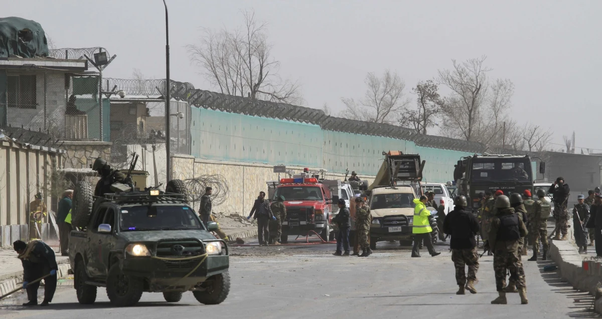 Co najmniej osiem osób zginęło w zamachu samobójczym w stolicy Afganistanu. Do ataku doszło w czasie wizyty w Kabulu nowego szefa Pentagonu - Chucka Hagla. Talibowie oświadczyli, iż zamach był "przesłaniem" dla Hagla o ich zdolności do działania.