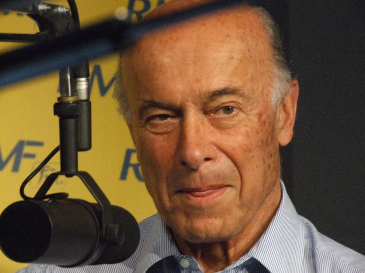 "Czas na papieża z Italii. Najlepszym wyborem byłby Angelo Scola. Ma cechy, których brakowało Benedyktowi XVI, byłby bardziej komunikatywny. Jeśli nie Angelo Scola, to już nie wiem kto" - mówi w Kontrwywiadzie RMF FM Jaś Gawroński, włoski polityk polskiego pochodzenia. "Nowy papież musi być młody i energiczny" - dodaje.