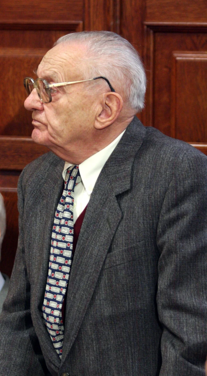 Zmarł gen. Florian Siwicki, szef MON w latach 1983-90, współpracownik gen. Wojciecha Jaruzelskiego, członek Wojskowej Rady Ocalenia Narodowego. Miał 88 lat. O śmierci Siwickiego poinformował minister obrony Tomasz Siemoniak.