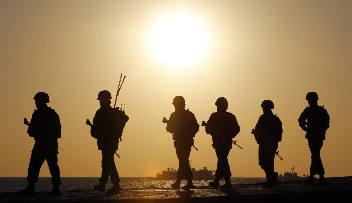 Phenian zerwał zawieszenie broni, które 60 lat temu zakończyło wojnę między Koreą Północną i Południową - poinformowały oficjalne północnokoreańskie media. Rząd Korei Północnej nie wydał jednak w tej sprawie oficjalnego oświadczenia.