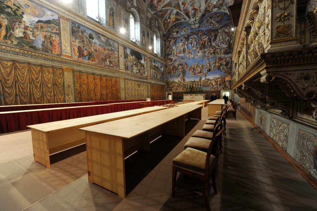 Kardynałowie wybrali Jorge Mario Bergoglio na nowego papieża w ciągu zaledwie dwóch dni. W ostatnich stuleciach żadne zgromadzenie kardynałów-elektorów nie trwało dłużej niż pięć dni, a Benedykt XVI został wyniesiony na Tron Piotrowy w ciągu zaledwie doby. Nie zawsze jednak wyboru dokonywano tak łatwo.