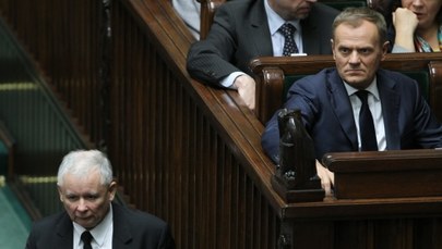 Tusk kontra Kaczyński – pojedynek na miny