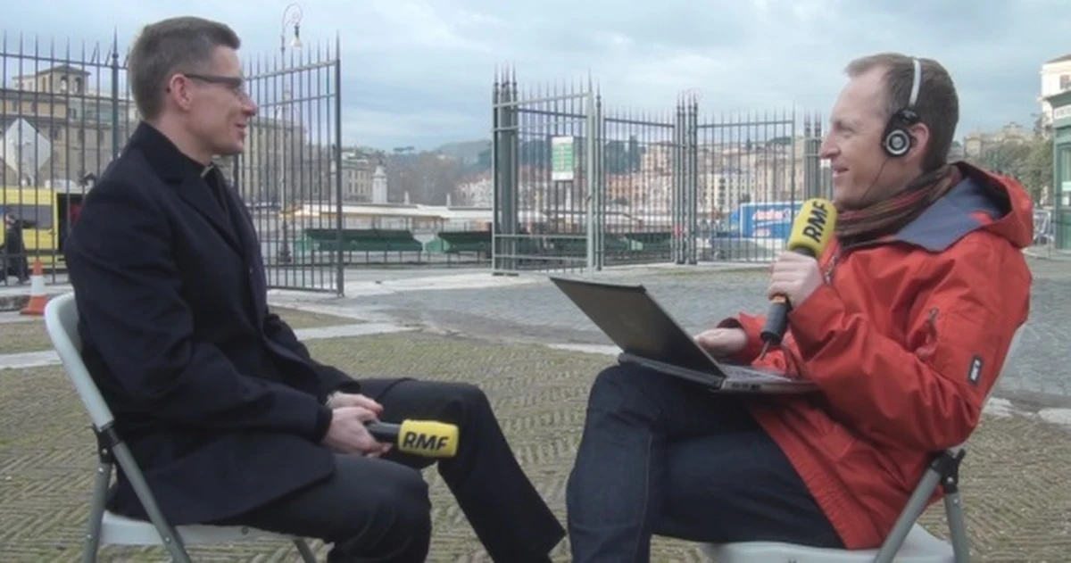 "Mój szef - kardynał Grocholewski spakował tylko małą walizkę. Wyczuwamy, że to będzie średnie lub krótkie konklawe. Nowego papieża będziemy mieli dziś wieczorem lub najdalej jutro rano" - mówi gość Kontrwywiadu RMF FM - ks. Piotr Bajor z Kongregacji Wychowania Katolickiego. "W Watykanie czuje się atmosferę konklawe. Wszystko jest pozamykane. Nawet my, pracownicy możemy się tylko przemykać przez wyznaczone korytarze" - mówi. Gość Kontrwywiadu RMF FM, który był rano przed Domem Św. Marty, gdzie nocują kardynałowie, donosi, że ci, którzy wybiorą papieża już szykują się do wyjazdu do Kaplicy Sykstyńskiej. 