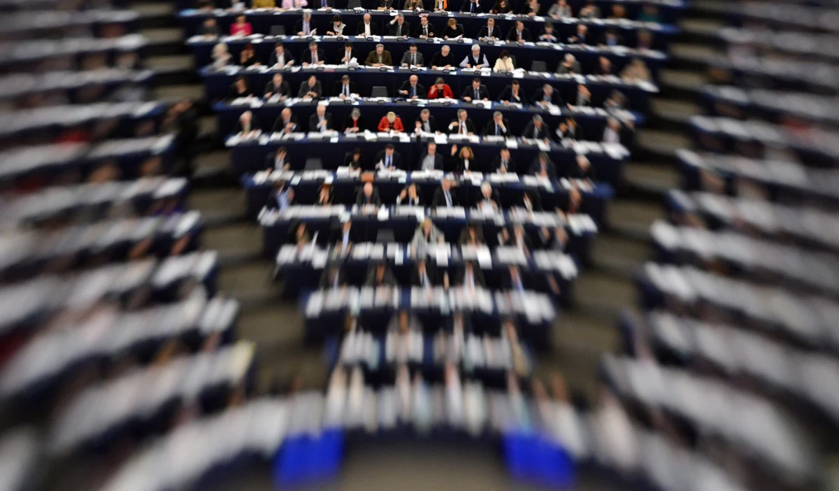 Europarlament przyjął rezolucję dotyczącą budżetu UE, w której odrzuca porozumienie wynegocjowane przez szefów państw i rządów na szczycie w lutym. Wówczas ustalono, że Polsce przypadnie 105 mld euro. Dziś polscy eurodeputowani zostali jednak przegłosowani. 