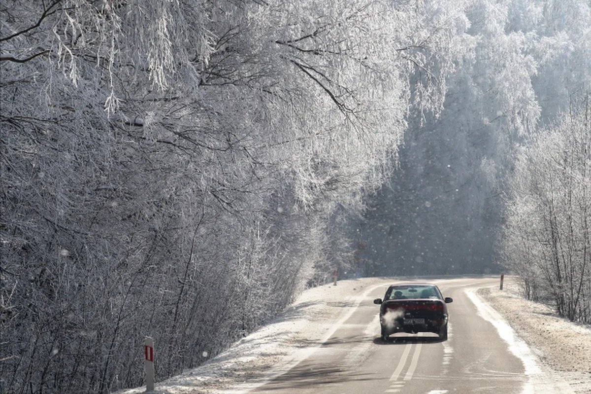 Południe Polski walczy z zimą. Do wieczora w Lubelskiem, na Podkarpaciu i w Małopolsce będzie padał gęsty śnieg. Na szczęście wszystko na to wskazuje, że to już ostatni atak zimy.
