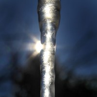Sopel lodu topi się pod wpływem wiosennego słońca [PAP/EPA/KARL-JOSEF HILDENBRAND]