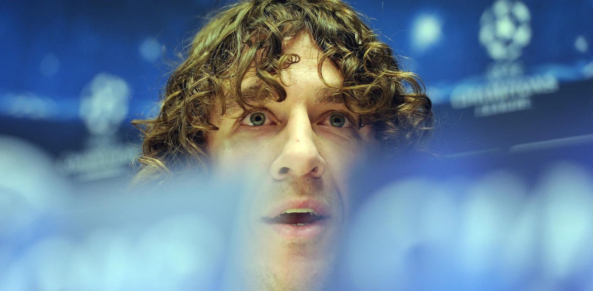 Obrońca Barcelony Carles Puyol przeszedł kolejną operację kolana. Według hiszpańskich mediów piłkarz nie będzie mógł grać przez minimum cztery tygodnie, co oznacza, że nie wystąpi w ćwierćfinale Ligi Mistrzów przeciwko Paris Saint-Germain.