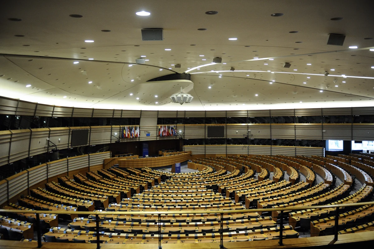 Eurodeputowani po raz pierwszy od wejścia Polski do Unii Europejskiej przedłożyli interes partyjny nad narodowy. Chodzi o posłów lewicy, którzy świadomie zagłosowali na niekorzyść naszego kraju. Skrytykował ich poseł Platformy Obywatelskiej Jacek Saryusz-Wolski, który… sam nie wziął udziału w głosowaniu. 