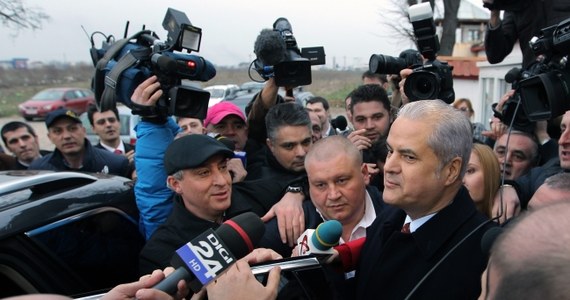 Były premier Rumunii Adrian Nastase, który w ubiegłym roku został skazany na dwa lata więzienia za korupcję, został wypuszczony na wolność. Było to możliwe dzięki decyzji  Wysokiego Trybunału w Bukareszcie. Polityk odbył zaledwie jedną trzecią wyroku.