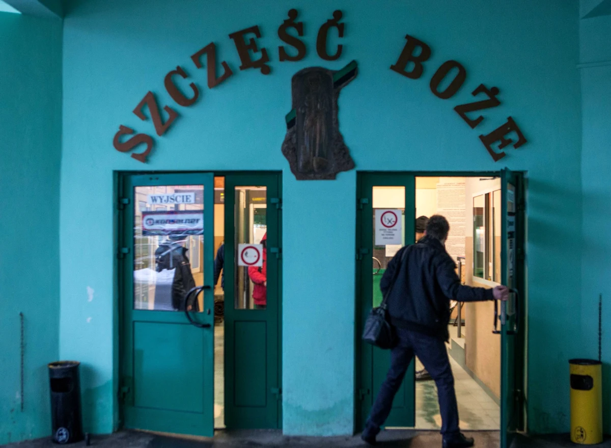 W kopalni "Rudna" w Polkowicach trwa druga wizja lokalna. W zeszłym tygodniu wskutek wstrząsu w podziemnym korytarzu zakładu uwięzionych zostało 19 górników. Ratownikom udało się ich wydostać po siedmiu godzinach.