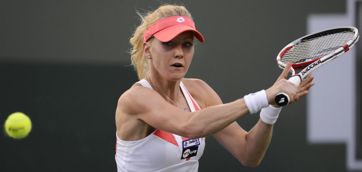 Urszula Radwańska pokonała Niemkę Annikę Beck 6:3, 6:1 w pierwszej rundzie tenisowego turnieju WTA Tour na twardych kortach w Miami. Kolejną rywalką Polki będzie rozstawiona z numerem 12. Serbka Ana Ivanovic.