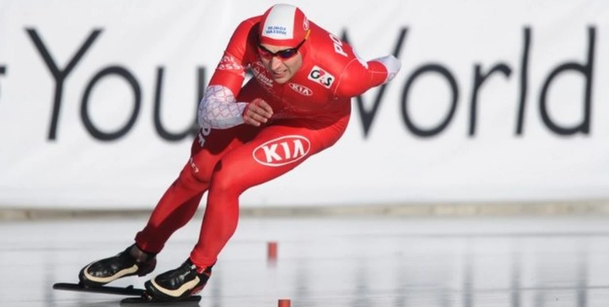 Nasi zimowi sportowcy w ostatnim czasie naprawdę nas rozpieszczają. Sukcesów całkiem dużo, a jest realna szansa na kolejne. W rosyjskim Soczi, gdzie za rok odbędą się Igrzyska Olimpijskie, ruszają mistrzostwa świata w łyżwiarstwie szybkim na dystansach. Liczymy na Zbigniewa Bródkę.