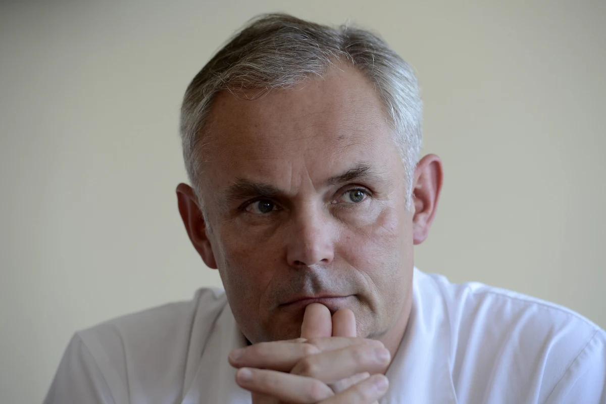 Sukces szpitala wojskowego w Bydgoszczy. Pacjentka, którą udało się wyleczyć patologicznej autoagresji, jutro wróci do domu. Przeszła innowacyjną w skali kraju operację. Ostatnie 10 lat Ewa spędziła w kaftanie bezpieczeństwa. Lekarzom udało się umieścić w jej mózgu elektrody, blokujące agresywne zachowanie. "To początek nowego życia" - mówi profesor Marek Harat, który przeprowadził operację.