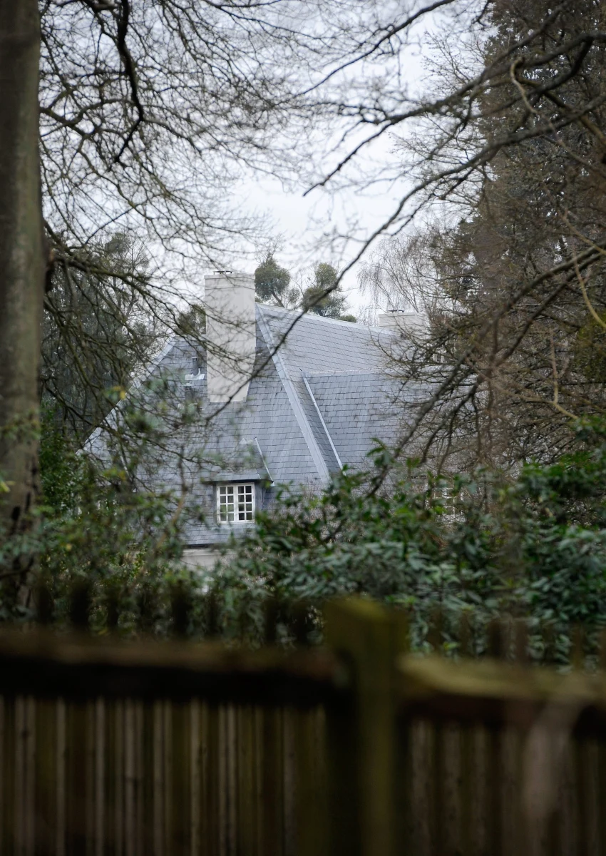 W Londynie przeprowadzono sekcję zwłok Borysa Bieriezowskiego. Na jej wyniki będzie trzeba poczekać co najmniej do wtorku. Ciało rosyjskiego oligarchy znaleziono w sobotę. Odkryto je za zamkniętymi drzwiami łazienki w jego rezydencji. Przyczyny jego śmierci na razie pozostają niewyjaśnione. Niektórzy wskazują, że przeciwnik Kremla mógł popełnić samobójstwo. Innego zdania są jego najbliżsi.