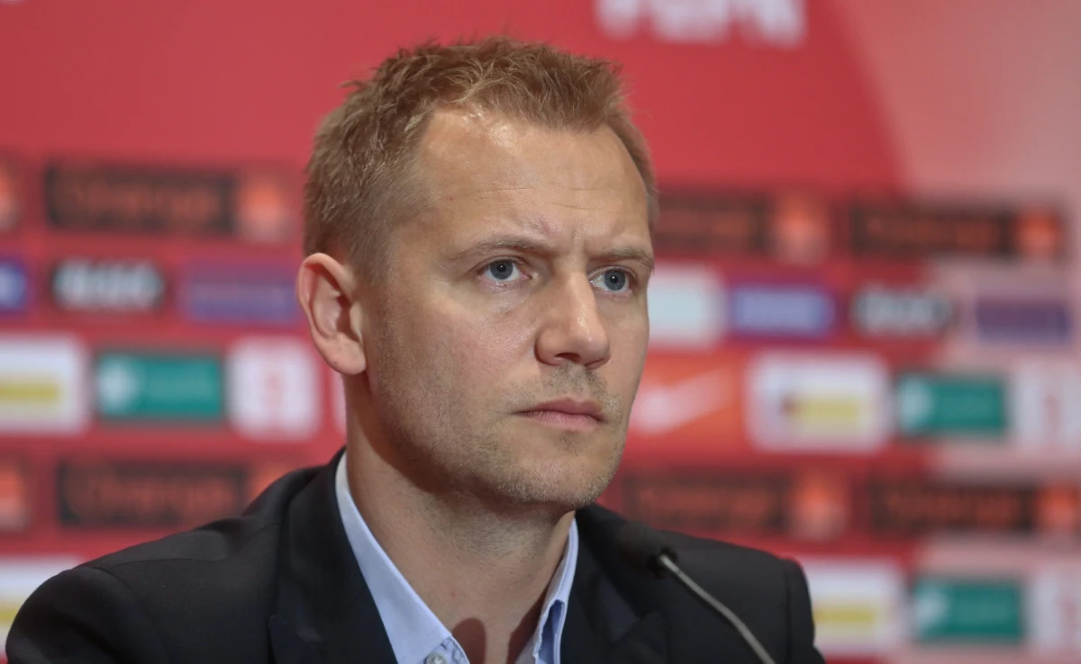 "Dzisiejsze spotkanie z San Marino to pierwszy krok, by pokazać kibicom, że jeszcze mogą w nas wierzyć" - mówi Tomasz Rząsa, dyrektor reprezentacji ds. kontaktów z mediami. Jak dodaje, zespół i sztab szkoleniowy starają odciąć się od spekulacji na temat zwolnienia trenera Fornalika. "Mamy pracę do wykonania, inne pozasportowe rzeczy trzeba odłożyć" - wyjaśnia w rozmowie z dziennikarzem RMF FM.