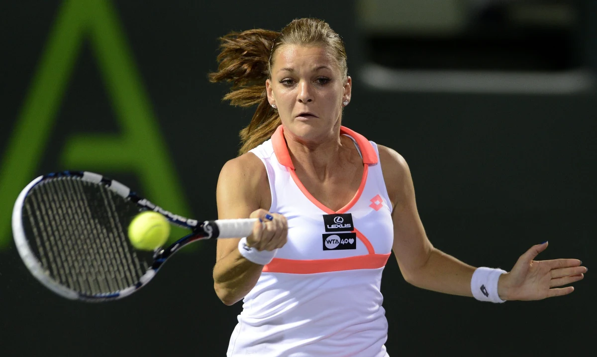 Agnieszka Radwańska, rozstawiona z numerem czwartym, awansowała do półfinału turnieju WTA Tour na twardych kortach w Miami (z pulą nagród 5,185 mln dol.). Polska tenisistka wygrała z Belgijką Kirsten Flipkens (nr 30.) 4:6, 6:4, 6:2.