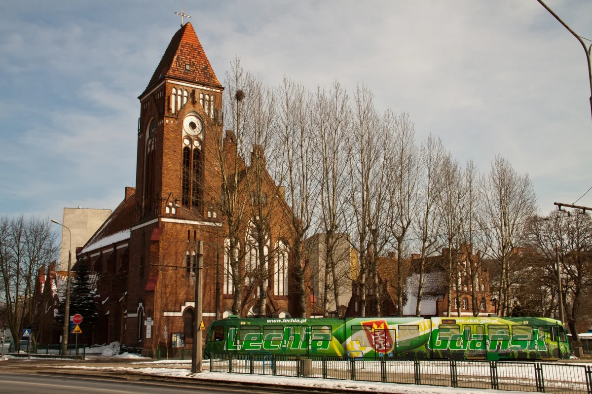 Dla jednych to dziś tylko nazwa przystanku autobusowego, dla innych osiedle. Tymczasem gdańskie Emaus to dawna osada włączona do miasta jeszcze przed II wojną światową, choć wie o tym niewielu. "Jesteśmy przyzwyczajeni do tego, że kościół może być zabytkiem, obraz może być zabytkiem, a nazwy topograficzne są takim samym zabytkiem i tak samo są warte ochrony" - mówi w rozmowie z Kubą Kaługą Aleksander Masłowski, pasjonat historii Gdańska.