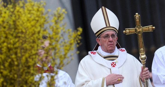 W Niedzielę Zmartwychwstania Pańskiego papież Franciszek odprawił mszę na udekorowanym kwiatami z Holandii placu Świętego Piotra. Według Watykanu na mszę przybyło około ćwierć miliona ludzi. 