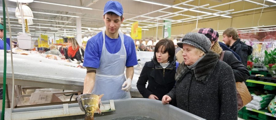 O tym, że ryby są zdrowym składnikiem diety, mówi się od dawna. Naukowcy z Harvard School of Public Health i University of Washington postanowili sprawdzić, na czym w praktyce te korzyści polegają. Wyniki badań, opublikowane w czasopiśmie "Annals of Internal Medicine", pokazują, że osoby w których krwi poziom pochodzących od ryb kwasów tłuszczowych jest najwyższy, żyją przeciętnie 2,2 roku dłużej niż inni.