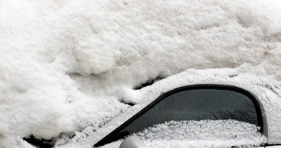 Rekordowe opady śniegu w kwietniu, 65 centymetrów, zarejestrowali rosyjscy synoptycy na ulicach Moskwy. Jest to najwyższy wynik od ponad 70 lat.