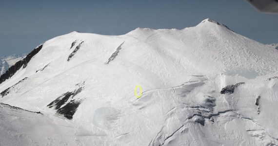 Ratownicy odnaleźli ciała Polaka i Irańczyka, którzy na początku marca zaginęli na Elbrusie w Kaukazie - dowiedział się korespondent RMF FM Przemysław Marzec. Rosjanie natrafili na zwłoki mężczyzn na wysokości blisko 5 tysięcy metrów, na południowo-wschodnim zboczu góry, nad Skałami Pastuchowa. W tym rejonie wcześniej znaleziono ich plecaki.
