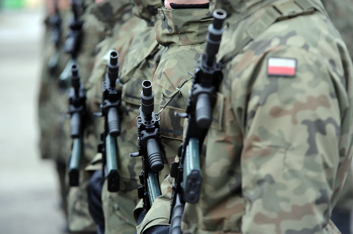 Rząd skierował do prezydenta wniosek o przedłużenie misji naszych żołnierzy w Afganistanie o kolejne pół roku. Polski Kontyngent Wojskowy miałby doradzać i wspierać Afgańczyków oraz bronić bazy w Ghazni do 13 października, a nie do 13 kwietnia jak planowano do tej pory.  