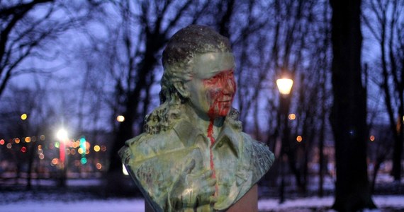 Z powodu niewykrycia sprawców krakowska prokuratura umorzyła śledztwo w sprawie znieważenia i zdewastowania pomnika sanitariuszki AK Danuty Siedzikówny "Inki" w Parku Jordana w Krakowie. W lutym wandale oblali farbą popiersie i postument. 