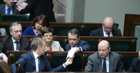 W Sejmie przepadł wniosek Solidarnej Polski o odwołanie Sławomira Nowaka ze stanowiska. Za zagłosowało 210 posłów, 228 było przeciw, nikt nie wstrzymał się od głosu. Aby szef resortu transportu stracił ministerstwo konieczna była większość ustawowej liczby posłów, czyli 231 głosów.