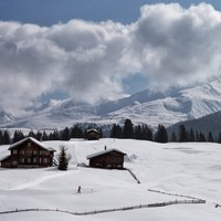 Malownicza zima w szwajcarskiej Arosie [PAP/EPA/ARNO BALZARINI]
