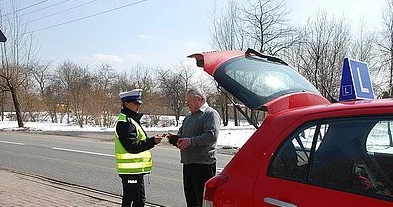 Policyjna kontrola samochodów nauki jazdy  