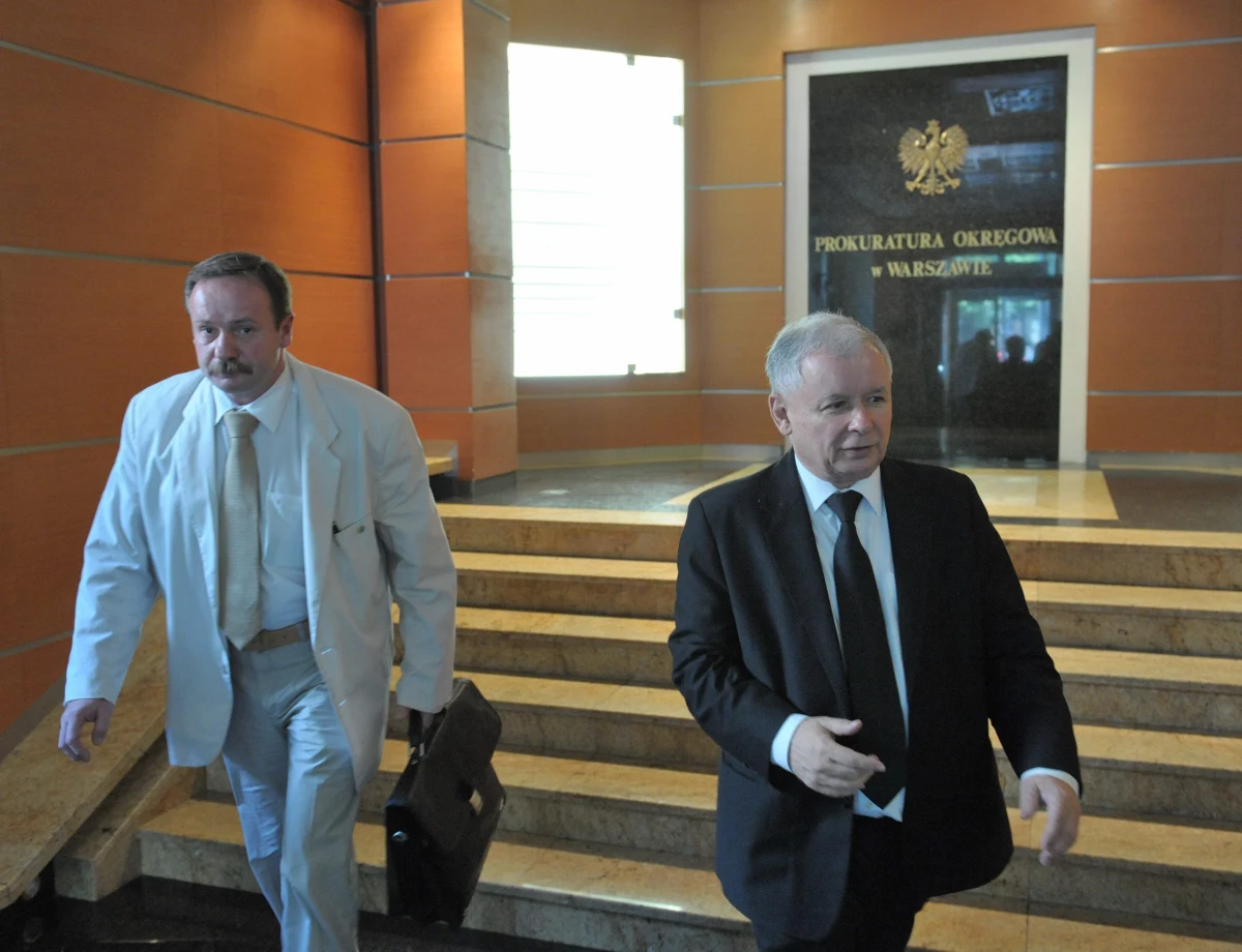 Centralne Laboratorium Kryminalistyki w ogóle nie rozpoczęło jeszcze prac nad badaniem próbek z wraku tupolewa na obecność trotylu. Tak twierdzi mecenas Piotr Pszczółkowski, powołując się na informacje uzyskane przez rodziny ofiar tragedii smoleńskiej. Informacjom Pszczółkowskiego zaprzecza Naczelna Prokuratura Wojskowa.