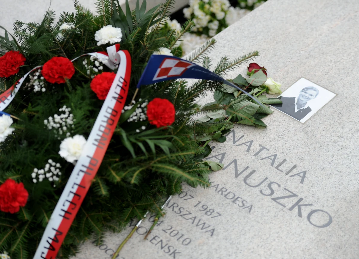 „Polska prokuratura nie wiedziała nawet, że po katastrofie smoleńskiej byłam w Moskwie” – mówi Izabela Januszko, matka Natalii Januszko - stewardessy Tu-154M, najmłodszej ofiary tragedii. „Jeśli oni takich małych rzeczy nie wiedzą, to jak mogą wiedzieć o dużych sprawach” – dodaje w rozmowie z dziennikarzem RMF FM. „Oglądałam z jaką pieczołowitością wyjmowano z Atlantyku wrak Air France, jednocześnie mam przed oczami koparki, które niszczą ten nasz wrak" – mówi.