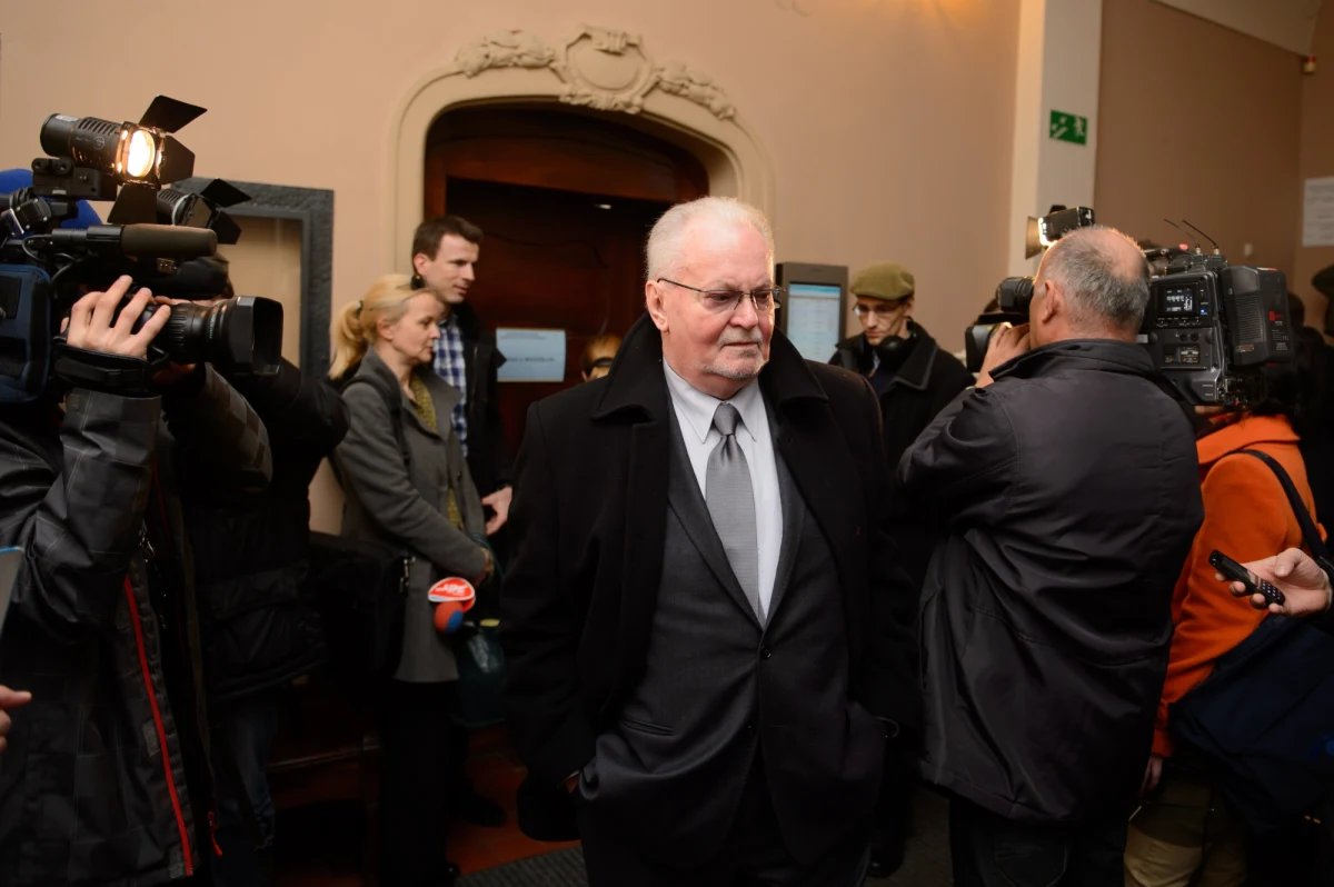 Na cztery lata więzienia skazał poznański sąd psychologa i seksuologa Lechosława Gapika. Terapeuta molestował seksualnie sześć swoich pacjentek. Sąd zakazał mu też wykonywania zawodu i prowadzenia działalności gospodarczej jako terapeuta przez sześć lat. 