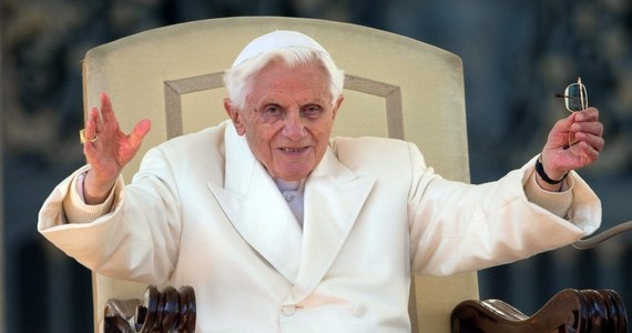 Emerytowany papież Benedykt XVI, przebywający od swej abdykacji w rezydencji w Castel Gandolfo, kończy we wtorek 86 lat. Urodziny spędzi ze swym starszym bratem księdzem Georgiem Ratzingerem i osobami, ze swego najbliższego otoczenia, które mu pomagają.  