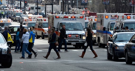 Wśród ofiar i poszkodowanych po dwóch wybuchach w Bostonie nie ma Polaków. Informacje te jeszcze raz potwierdzają polscy konsulowie w Stanach Zjednoczonych. W wybuchach na mecie maratonu w Bostonie zginęły co najmniej 3 osoby - w tym 8-letnie dziecko. Ponad 140 zostało rannych. Śledztwo prowadzi FBI. 