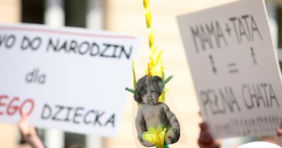 Komitet Inicjatywy Ustawodawczej "Stop Aborcji" na początku kwietnia rozpoczął zbieranie podpisów pod projektem ustawy o ochronie życia. W trzy miesiące chce zebrać ich milion - informuje "Gazeta Polska Codziennie". 