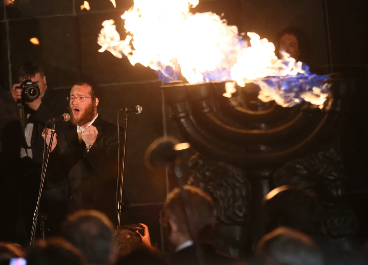 19 kwietnia 1943 r. żydowscy bojownicy z Żydowskiej Organizacji Bojowej i Żydowskiego Związku Wojskowego stawili zbrojny opór oddziałom niemieckim, które przystąpiły do likwidacji warszawskiego getta. "Są takie piękne słowa: godność, człowieczeństwo. Tego broniliśmy" - mówił o podjętej wtedy walce Marek Edelman, jeden z przywódców powstania.