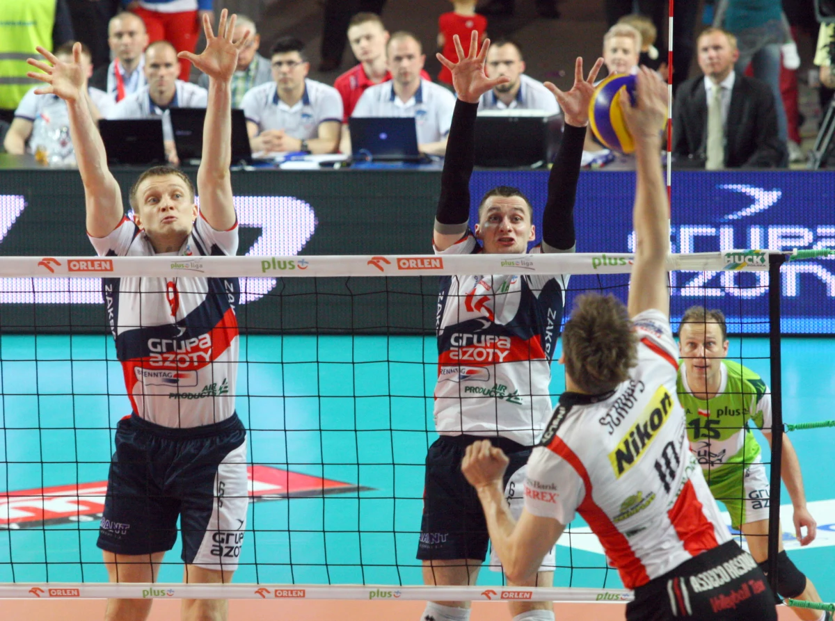 Resovia Rzeszów wygrała 3:1 (26:28, 25:14, 17:25, 19:25) z ZAKSĄ Kędzierzyn-Koźle w piątym, decydującym meczu finałowym siatkarskiej PlusLigi. To drugi z rzędu tytuł dla ekipy z Podkarpacia. 