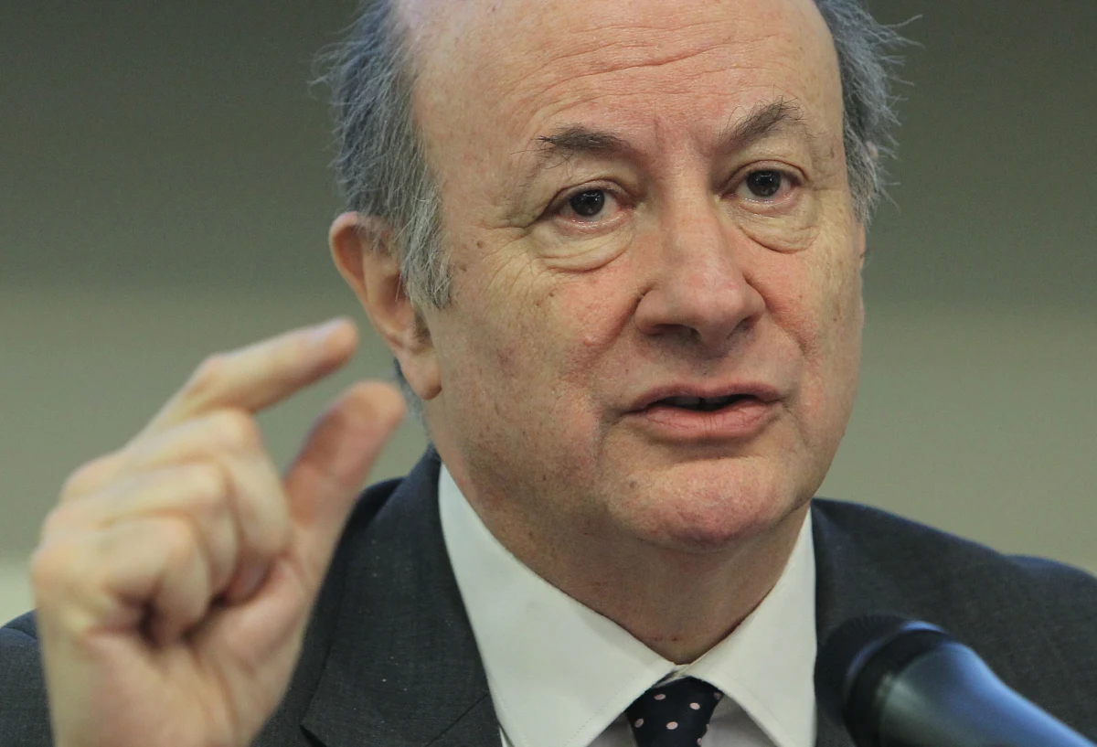 W ostatnim kwartale zeszłego roku wzrost gospodarczy wynosił 0,7 procent a nie o 1,9 procent - ogłosił Główny Urząd Statystyczny. GUS zweryfikował w poniedziałek swoje wcześniejsze dane. Oznaczają one, że Ministerstwo Finansów jeszcze bardziej musi ciąć wydatki.